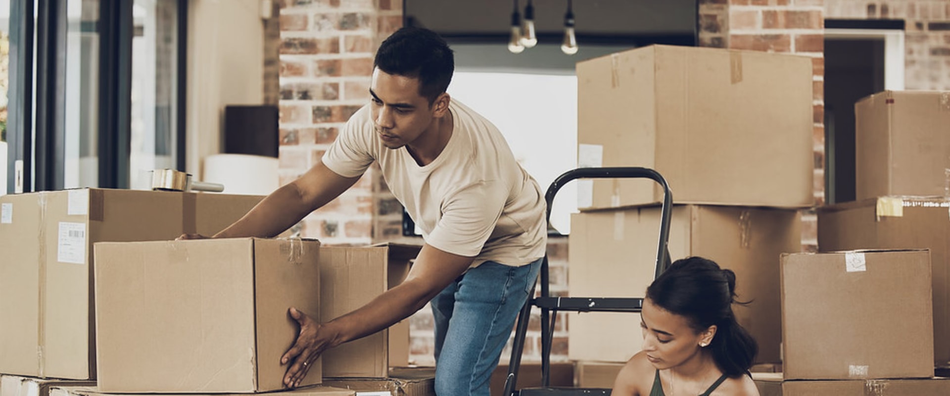 Affordable International Moving Costs: Tips from an Expert